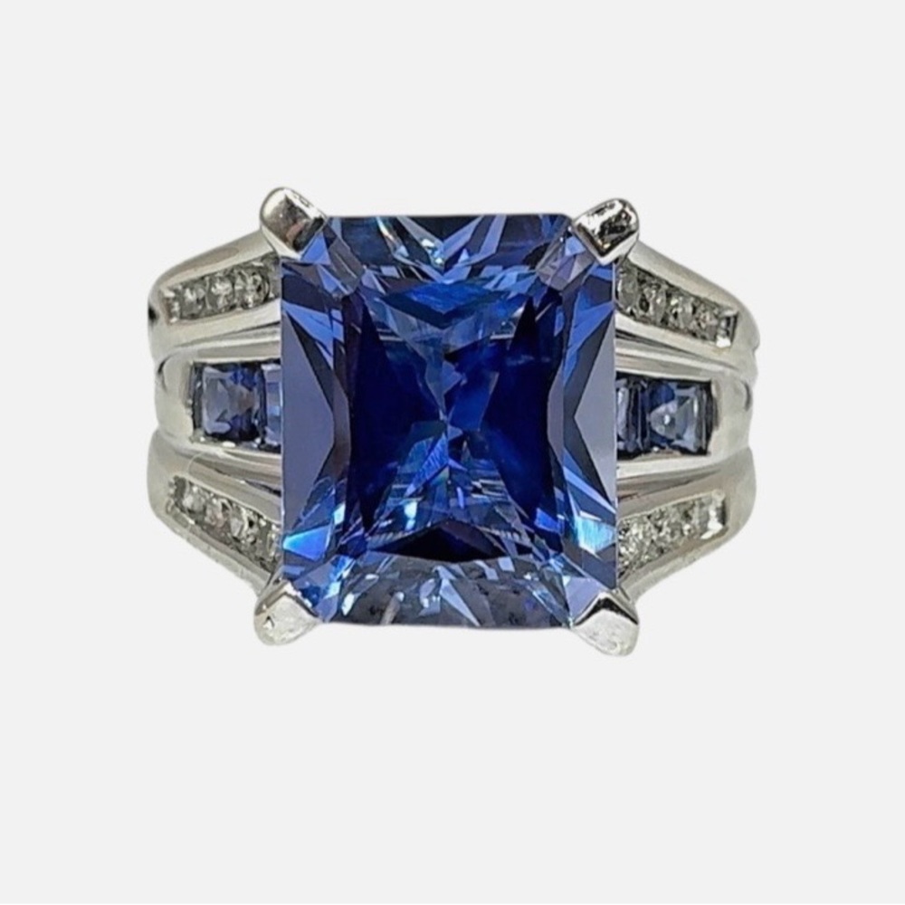 10k white gold 5.57 CT’s synthetic Sapphire and diamond ring - size 6